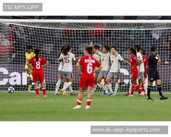 足球比赛黑哨现象揭秘及其对体育公平性和观众信任的影响分析